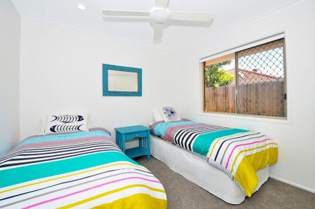 Renovated 4 bedroom house less than 200 m to the beach - Photo 3