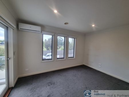 15 Tully Crescent, Narre Warren - Photo 2