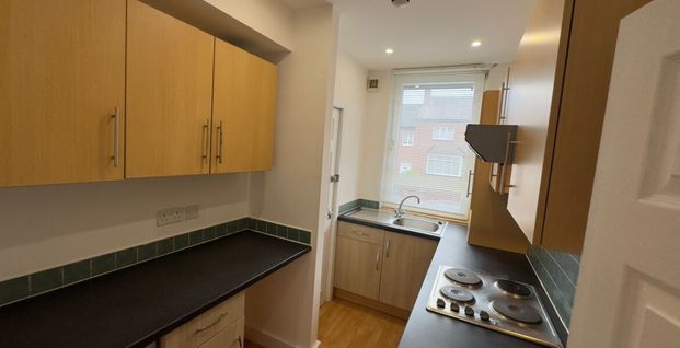 Flat 1, Norman Mount, Kirkstall, Leeds, LS5 3JQ - Photo 1