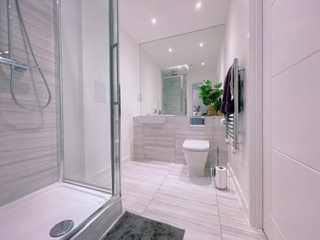 1 bedroom in a flat share to rent - Photo 5