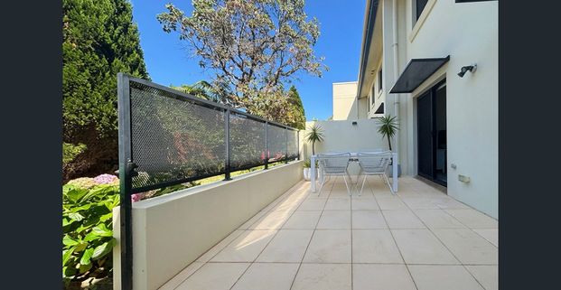 Bright Coastal Apartment in a Prime Narrabeen Pocket - Photo 1