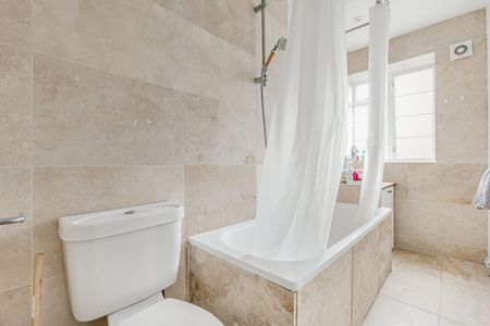 3 bedroom flat to rent - Photo 3