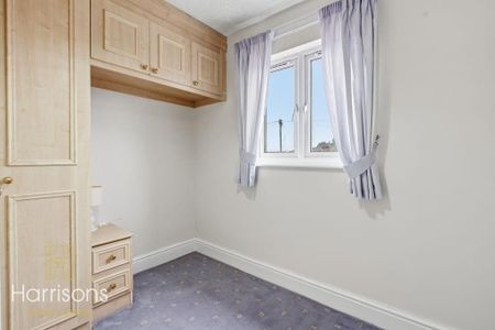 4 bedroom semi-detached house to rent - Photo 3
