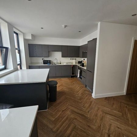 1 bedroom in a flat share to rent - Photo 3