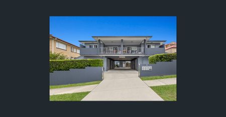 TWO BEDROOM UNIT WITH LARGE COURTYARD - Photo 3