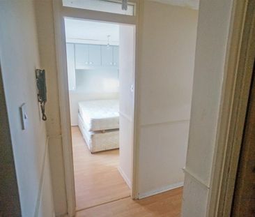 1 Bedroom Flat - Purpose Built To Let - Photo 3