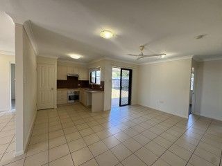 Comfortable Family Home - Photo 2