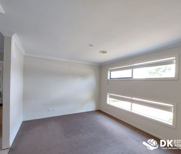 Spacious House with excellent Location in Tarneit - Photo 3