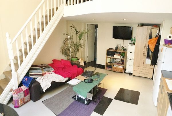 Studio Flat, Leinster Gardens, W2 - Photo 1
