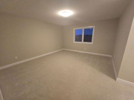 For Lease - 1608 Quarry Street, Russell, Ontario - Photo 3