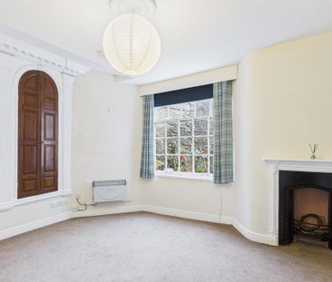 2 bedroom ground floor flat to rent - Photo 1