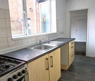 3 bedroom terraced house to rent - Photo 5