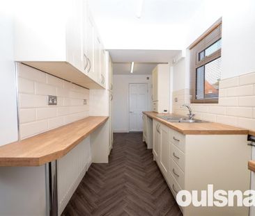 3 bedroom end of terrace house to rent - Photo 1