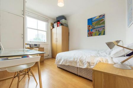 3 bedroom flat to rent - Photo 4