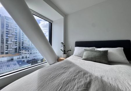 West facing one bedroom apartment with a large study/bedroom - Photo 2