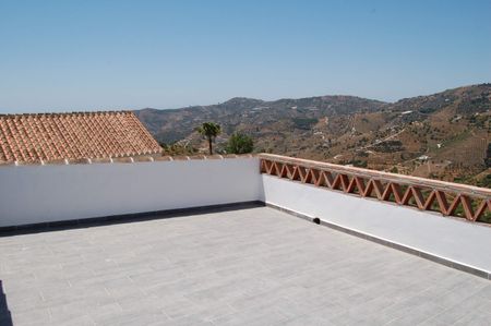 DETACHED COUNTRY VILLA FOR LONG TERM RENTAL SITUATED IN FRIGILIANA - Photo 4