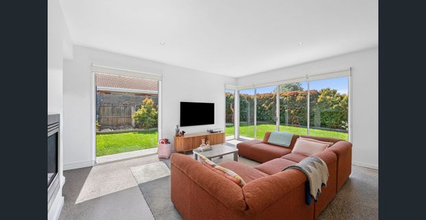 Californian Charm Meets Modern Elegance - Photo 1