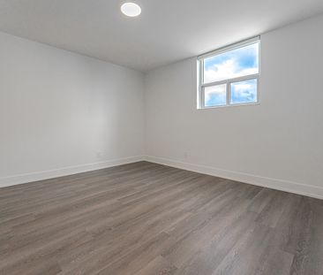 Large, Luxurious, Completely Renovated Large Two Bed Apartment in East York - Photo 4