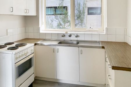 Wonderful views with light filled interior - Photo 4