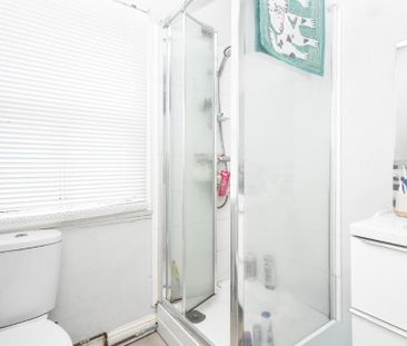 4 bedroom end of terrace house to rent - Photo 6