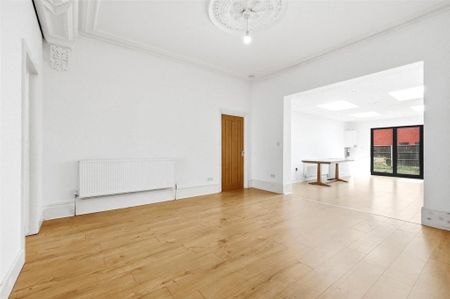 4 bedroom apartment to rent - Photo 2