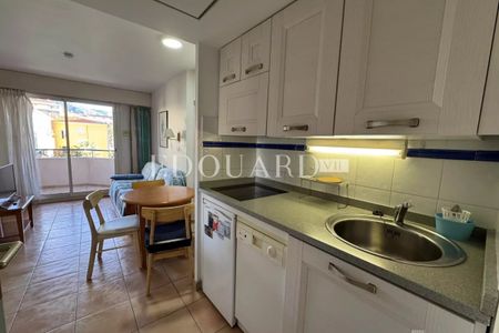 Deux pièces meublé avec terrasse, au quatrième étage d'un immeuble modern dans le centre de Menton - Photo 5