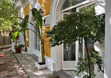 Villa-Parioli: Beautiful independent house with large private garden and terraces. Spacious living, formal dining, study-music room, sun room, 5 bedrooms, 4 bathrooms, parking. rif 163