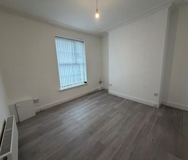 1 bedroom Flat To Let - Photo 2