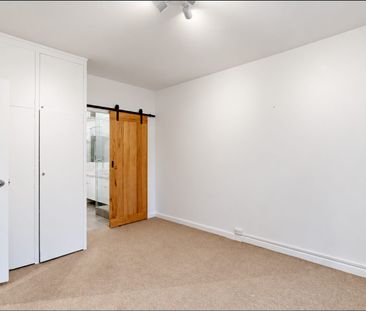 Sunlit Style, Undercover Parking & Walkable Hawthorn Living - Photo 5