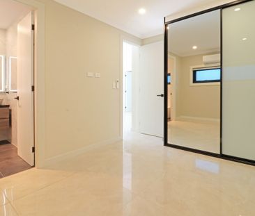 Modern Residence moments to waters edge - Photo 6