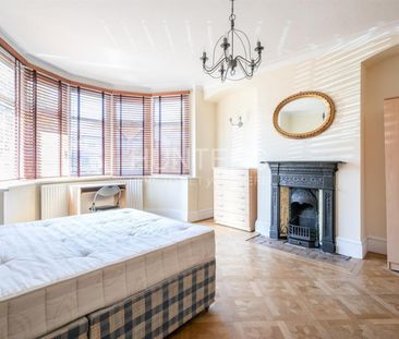 4 bedroom House To Let - Photo 3