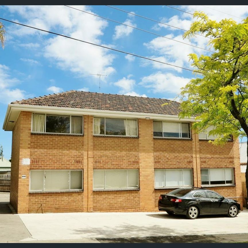 Conveniently Located Apartment! - Photo 1