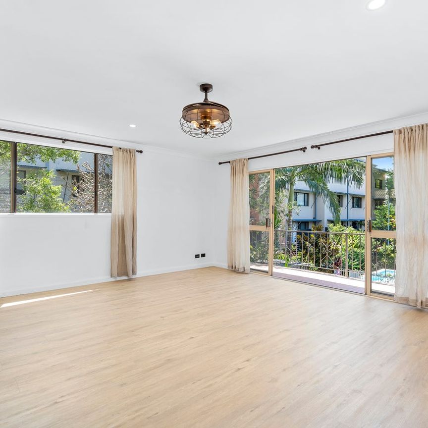 Two-Bedroom Apartment in Surfers Paradise - Photo 1