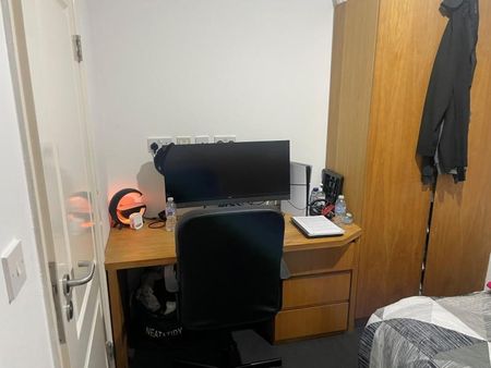 5 bedroom flat share to rent - Photo 3