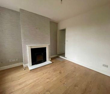 3 bedroom semi-detached to let - Photo 2