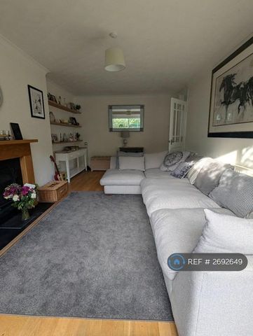 4 bedroom semi-detached house to rent - Photo 2