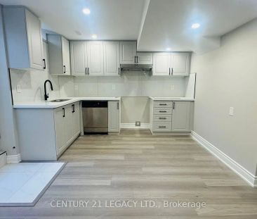 Detached Home For Lease | W9229421 - Photo 2
