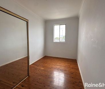Charming 2-Bedroom Flat in Prime Location - Photo 5
