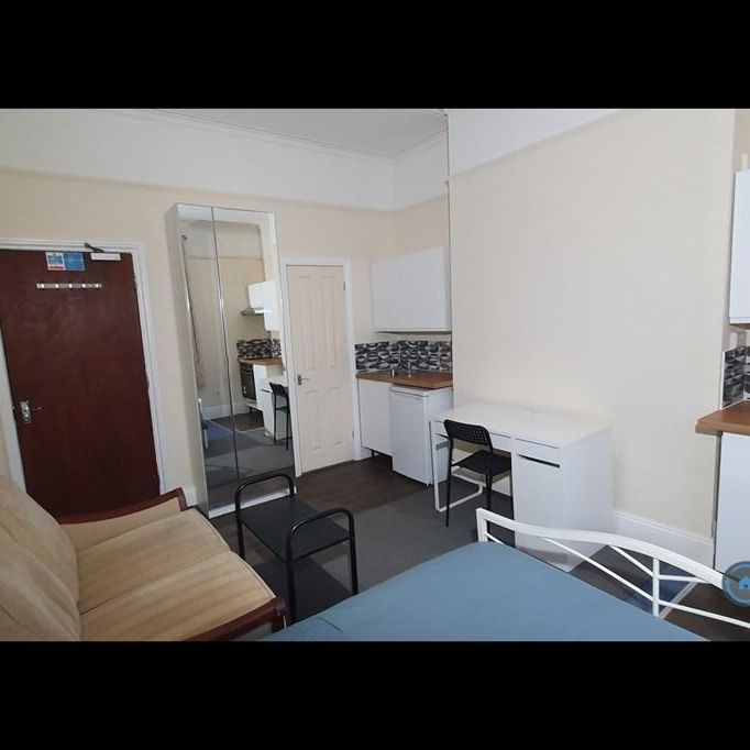 Studio to rent - Photo 1