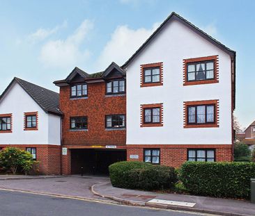 Clarence Road, Fleet, Hampshire, GU51 - Photo 6
