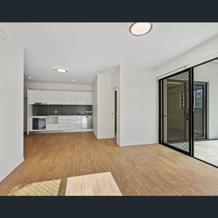 Open Plan, Wrap Around Balcony - Photo 1