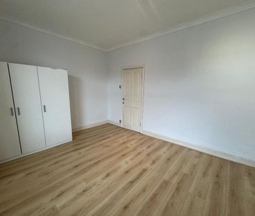 3 bedroom flat to rent - Photo 2
