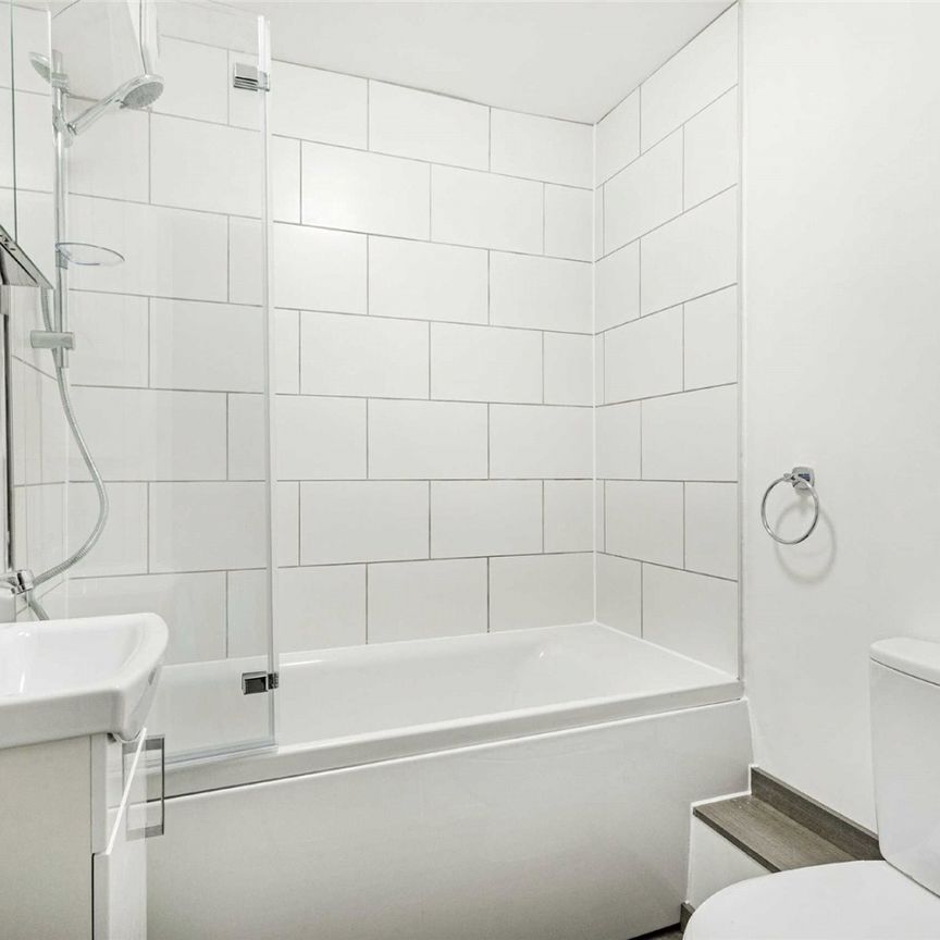 Elms Crescent, London, SW4 - Photo 1