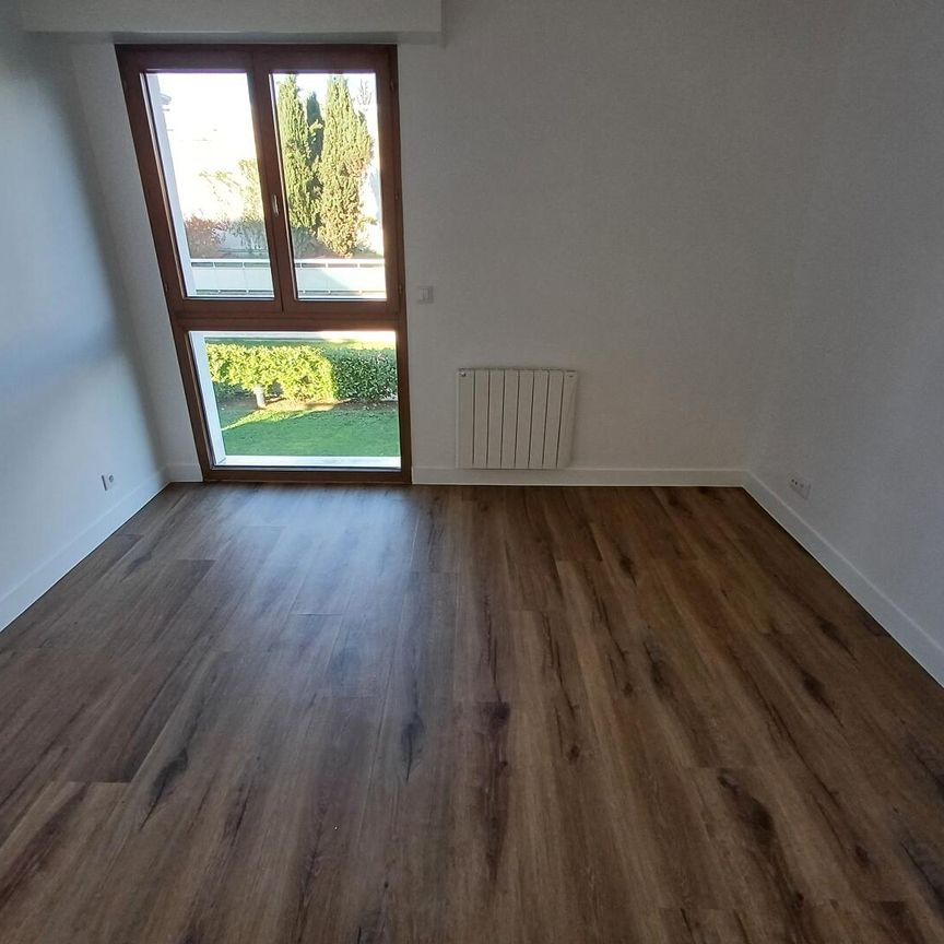 location Appartement F2 DE 50.53m² À LE CHESNAY - Photo 1