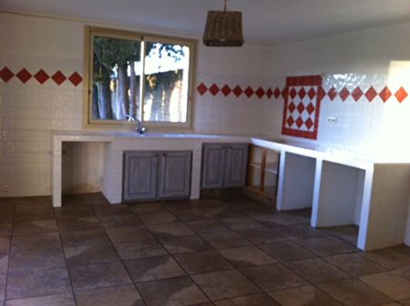 MEYNES - MAS PROVENCAL SUR 2 NIVEAUX PISCINE 7 pièces 257 m2, - Photo 4