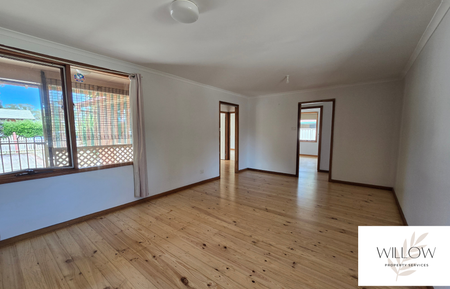 Freshly painted home in a great location! - Photo 2