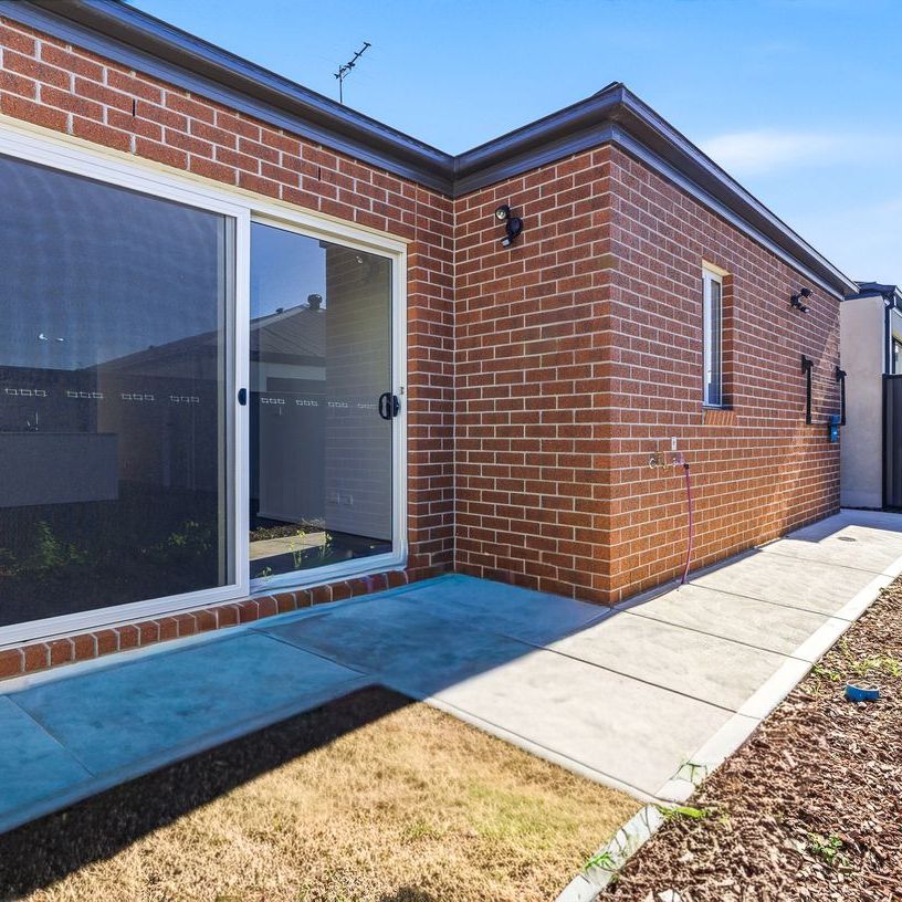 Modern & Comfortable Living in Mickleham - Photo 1