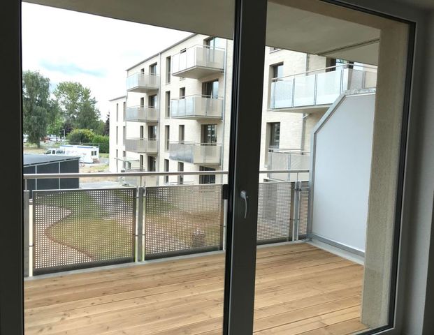 Nur mit Wohnberechtigungsschein für 2 Personen! Moderne 2-Raum-Wohnung mit Aufzug und Balkon - Photo 1