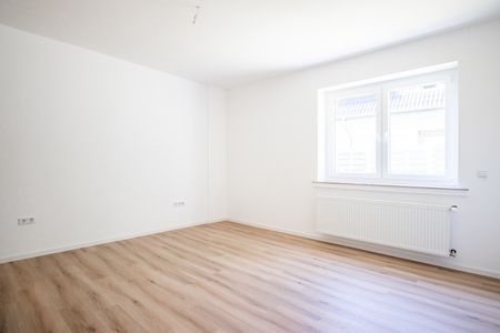 Kernsanierte Erdgeschosswohnung mit Garten, Einbauküche und Wintergarten in Bielefeld Stieghorst - Photo 2