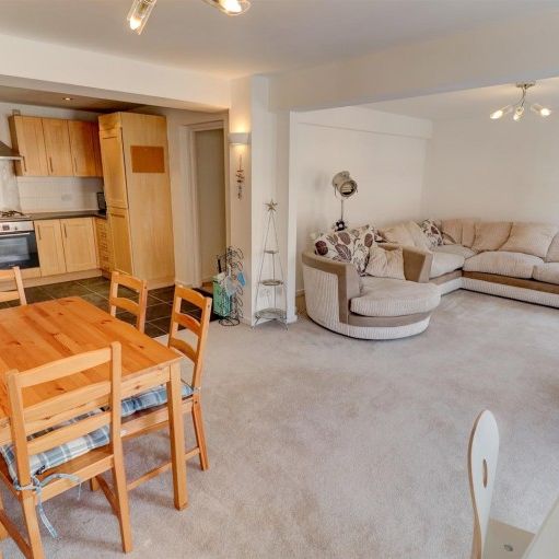 2 BED Flat To rent - Photo 1
